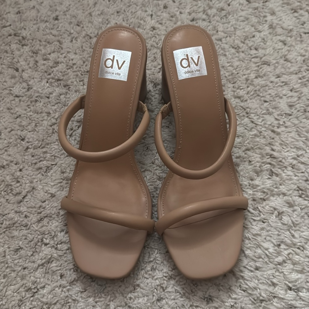 NWOT DOLCE VITA HEELS